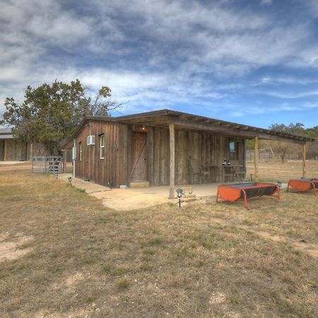 Ohana Ranch Cabin - 12 Minutes To Historic Main St Fredericksburg Exteriör bild