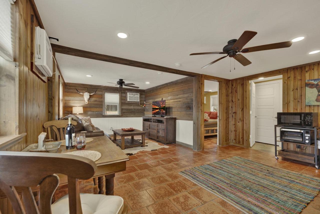 Ohana Ranch Cabin - 12 Minutes To Historic Main St Fredericksburg Exteriör bild
