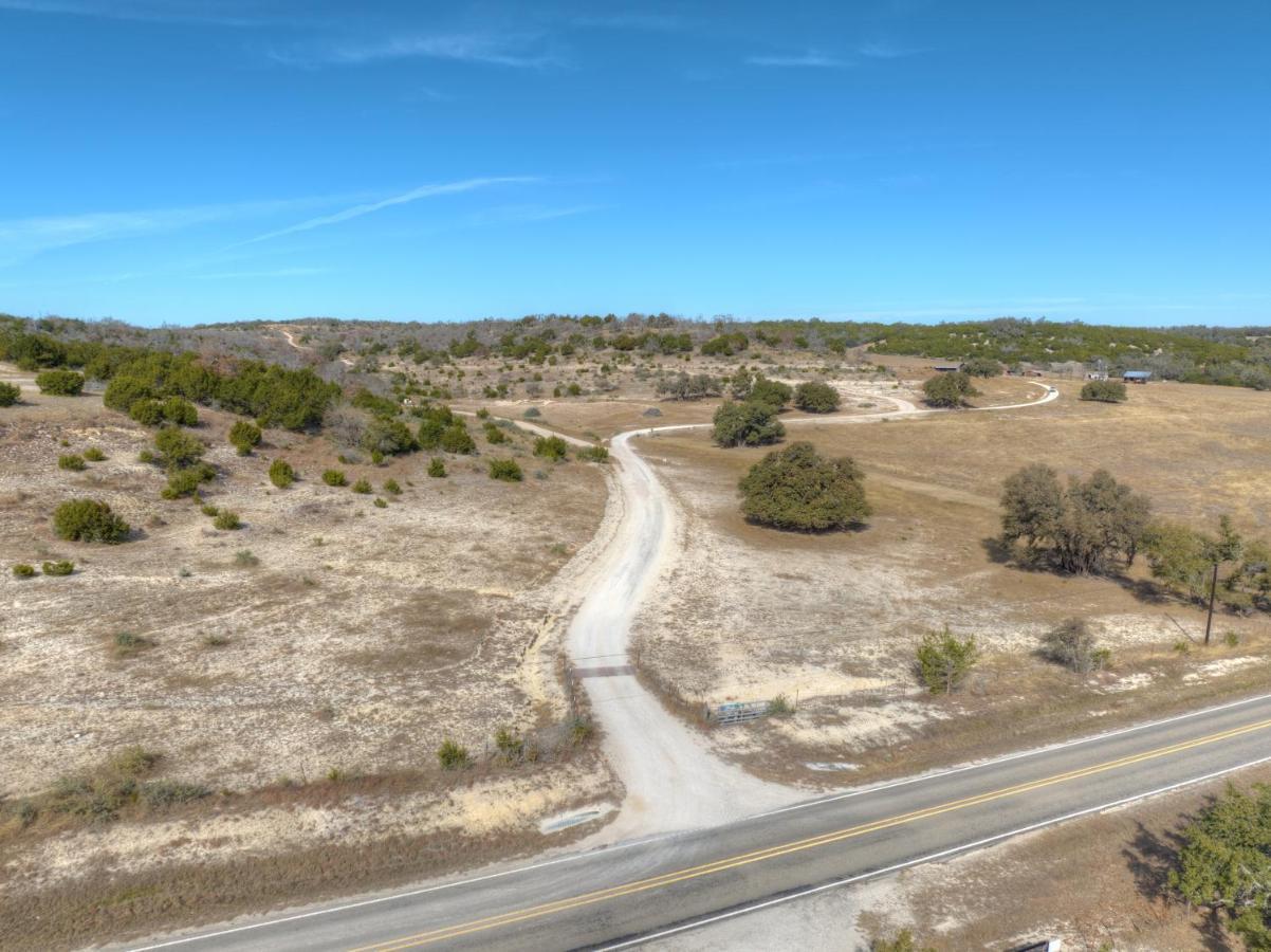 Ohana Ranch Cabin - 12 Minutes To Historic Main St Fredericksburg Exteriör bild