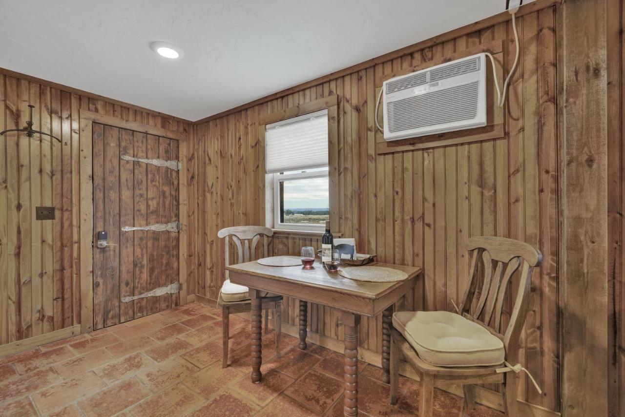 Ohana Ranch Cabin - 12 Minutes To Historic Main St Fredericksburg Exteriör bild