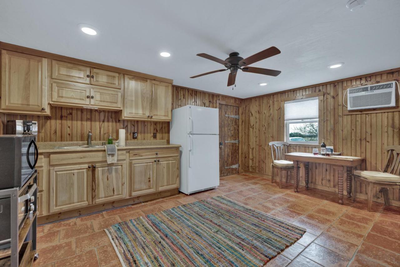 Ohana Ranch Cabin - 12 Minutes To Historic Main St Fredericksburg Exteriör bild