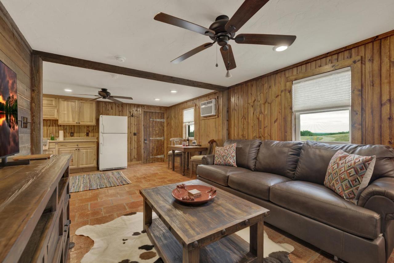 Ohana Ranch Cabin - 12 Minutes To Historic Main St Fredericksburg Exteriör bild