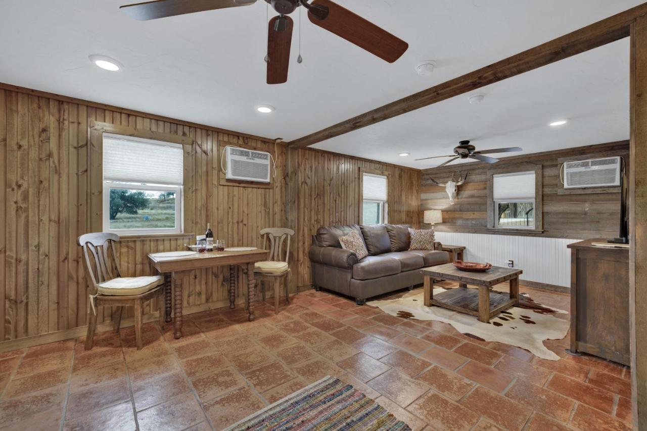 Ohana Ranch Cabin - 12 Minutes To Historic Main St Fredericksburg Exteriör bild
