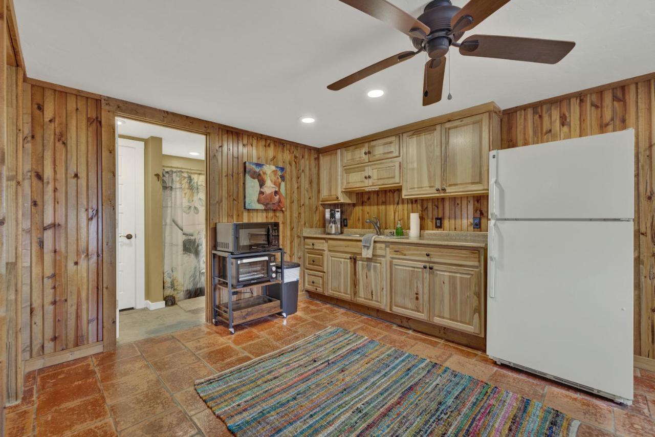 Ohana Ranch Cabin - 12 Minutes To Historic Main St Fredericksburg Exteriör bild