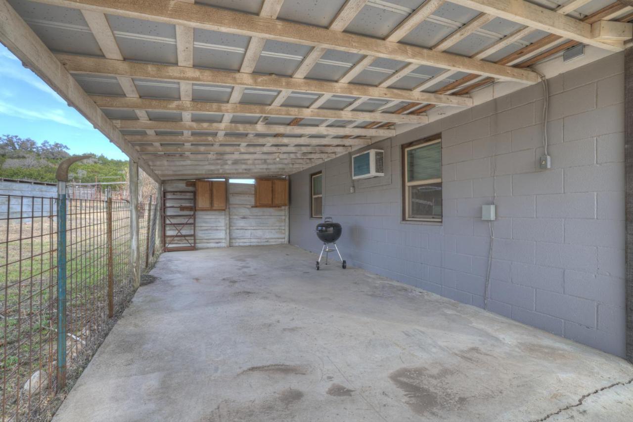 Ohana Ranch Cabin - 12 Minutes To Historic Main St Fredericksburg Exteriör bild