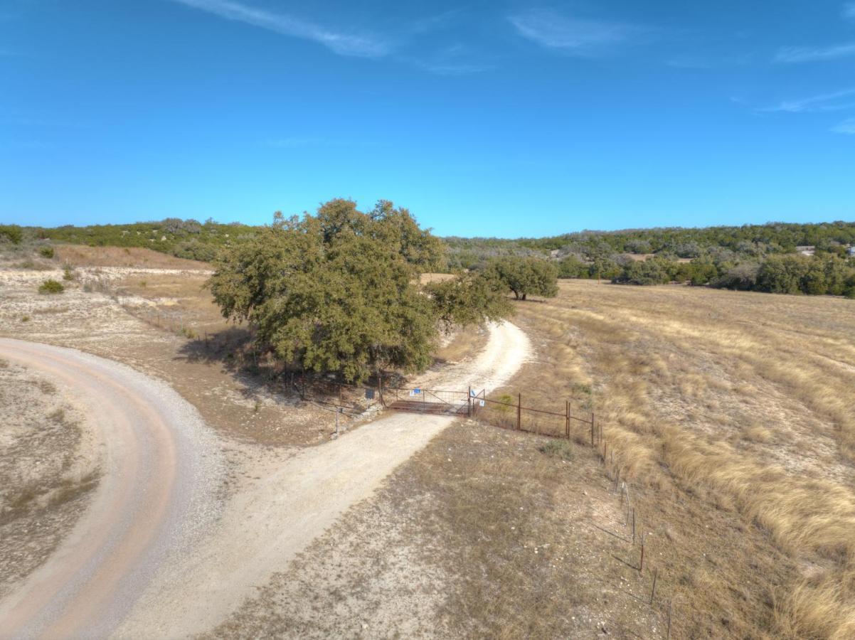 Ohana Ranch Cabin - 12 Minutes To Historic Main St Fredericksburg Exteriör bild